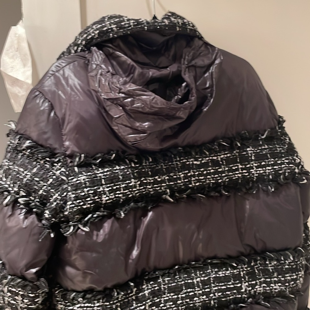 Chanel 18 b Coco neige ribbon tweed puffer jacket down Italy size 38 medium - Picture 11 of 13